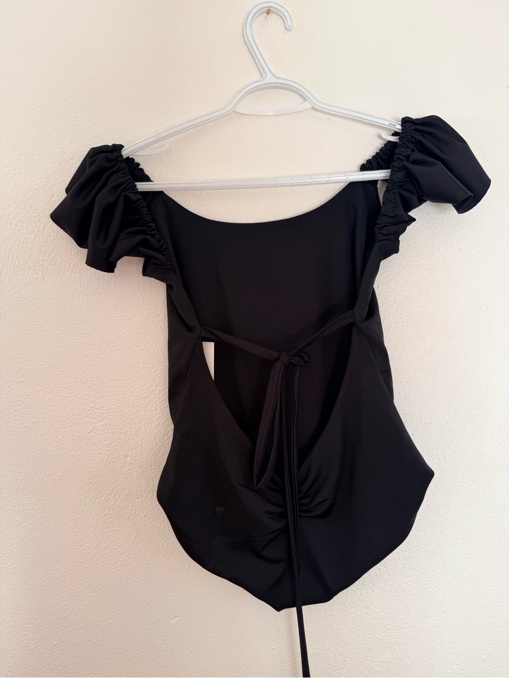 Off-Shoulder Ruffle One-Piece Swimsuit - Black - Picture 2 of 4